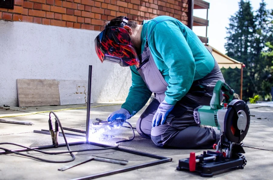 When To Call A Welder For Emergency Fabrication in Kissimmee, FL When To Call A Welder For Emergency Fabrication in Kissimmee, FL